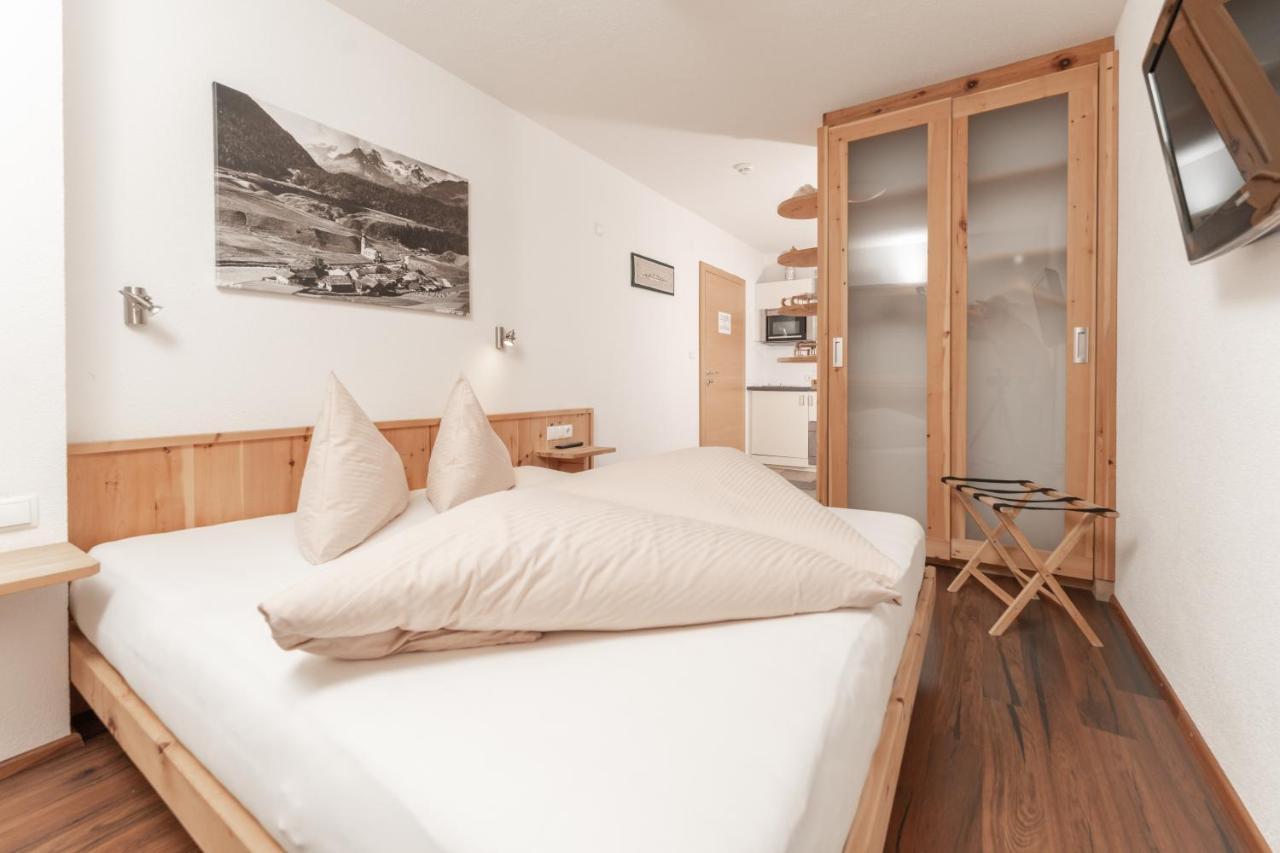 Aparthotel Ambiente Umhausen Bagian luar foto