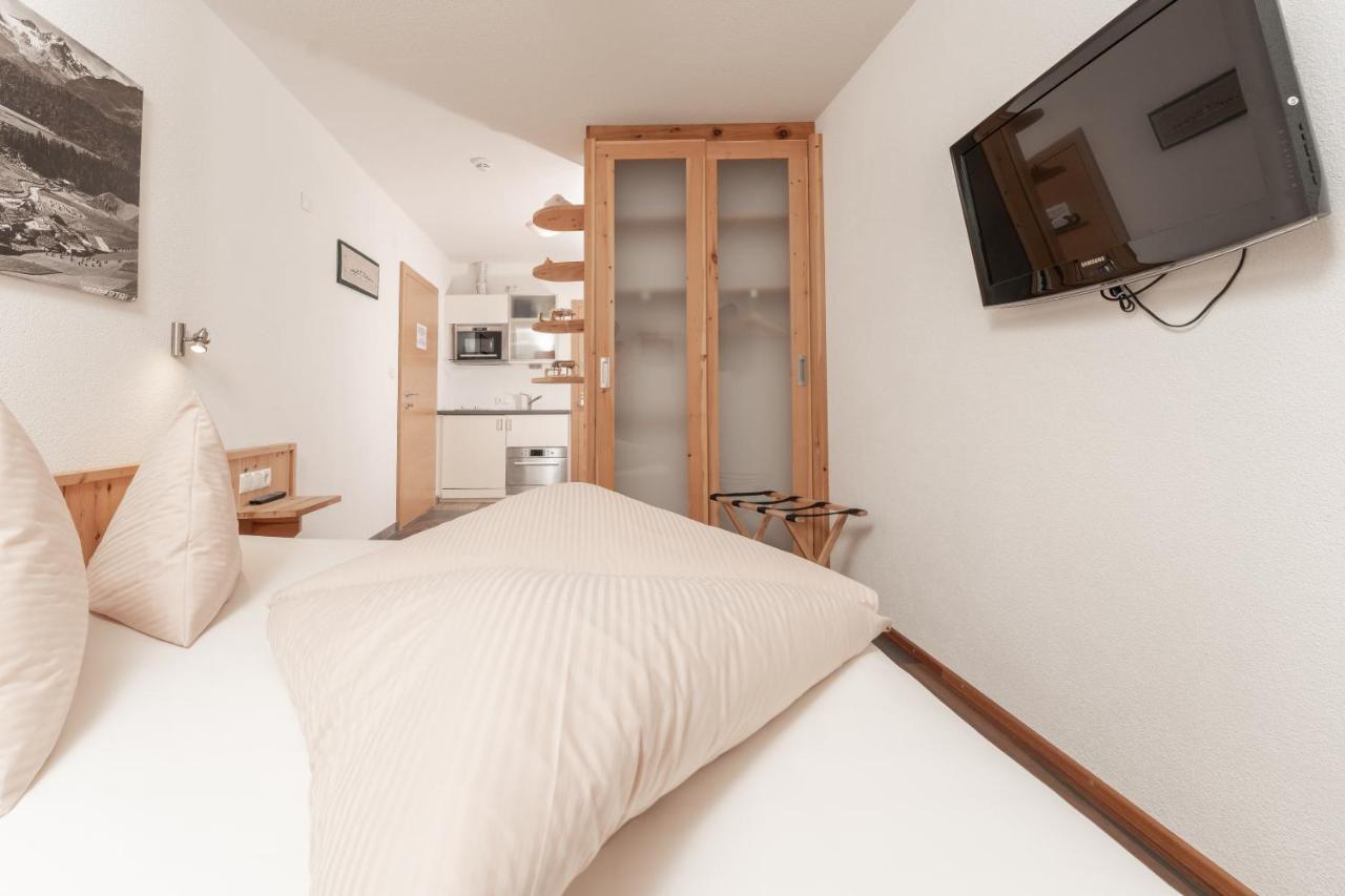 Aparthotel Ambiente Umhausen Bagian luar foto